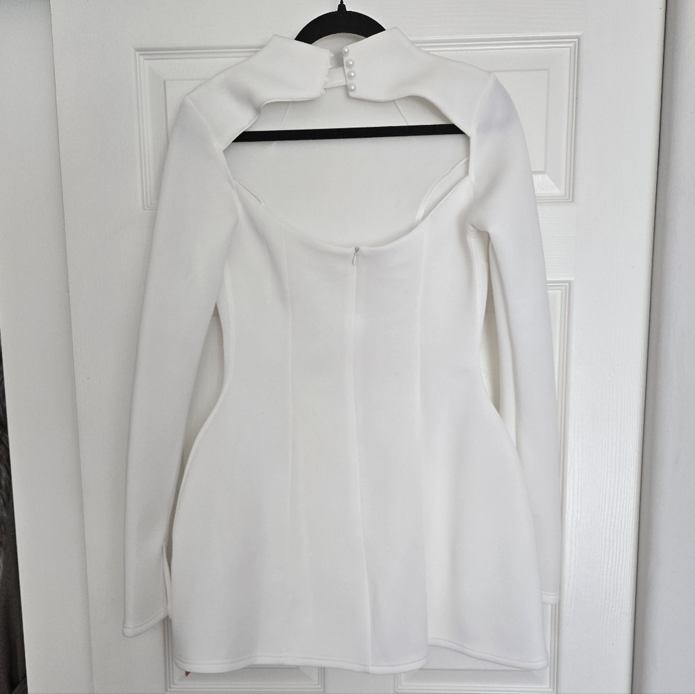 Chic White Mini Dress with Buttoned Collar